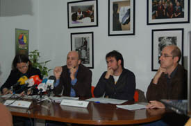 Pilar Muruve (Cáritas Regional de Andalucía), Mikel Araguás (secretario general de Andalucía Acoge), Ricardo García (responsable de Sensibilización de CEAR-Sur) y Manuel Lancha (Equipo Jurídico de Andalucía Acoge