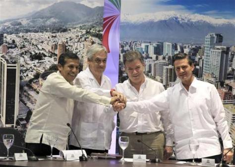De izquierda a derecha, el peruano Ollanta Humala, el chileno Sebastián Piñera, el colombiano Juan Manuel Santos, y el mexicano Enrique Peña Nieto