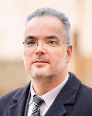 Markus Nierth teólogo de 46 años, casado y padre de siete hijos, alcalde de Tröglitz hace cinco años, tuvo que renunciar  