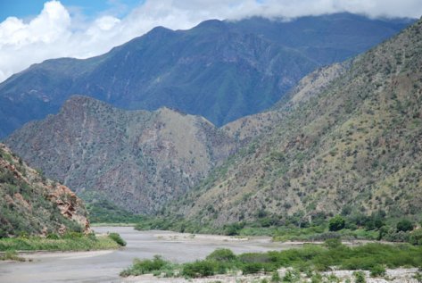 'El río Marañón en el Perú, donde el gobierno está proponiendo más de 20 presas en el tronco principal.'  David Hill