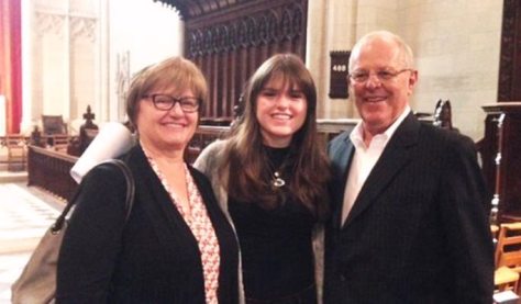La futura Primera Dama Nancy Ann Lange, y Suzanne Lange Kuczynski en su graduación